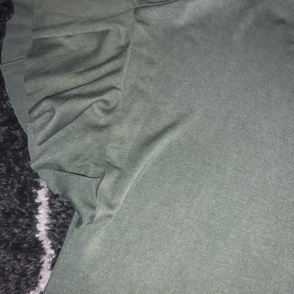 💛NWOT Ruffle Sleeve Top - Picture 5 of 6